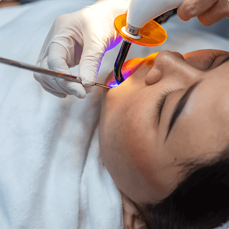 Laser antimicrobial photodynamic therapy device.